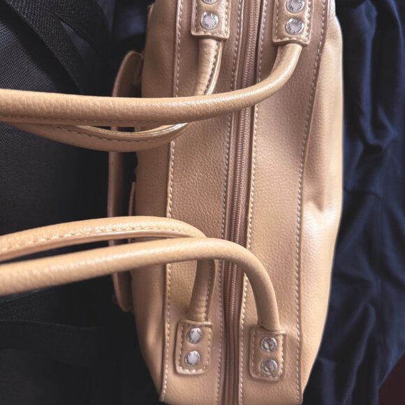 Tommy HIlfiger everyday basic bag - Tan with Red lining - well loved. - Picture 15 of 15